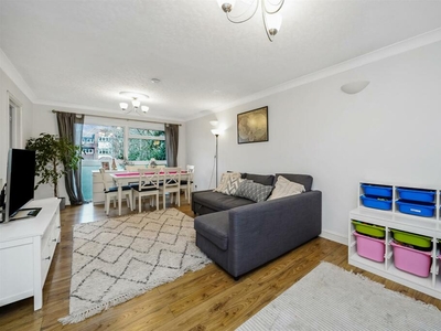 2 bedroom apartment for rent in The Ridgeway, North Chingford E4