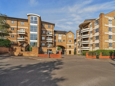 2 bedroom apartment for sale in Branagh Court, Reading, Berkshire, RG30