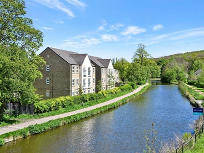 2 bedroom apartment for sale in Canal Close, Bradford, BD10