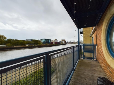 2 bedroom apartment for sale in Mariners Wharf, Quayside, Newcastle Upon Tyne, NE1