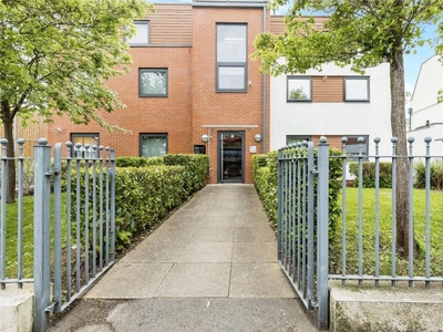2 bedroom apartment for sale in Mead Road, Cheltenham, GL53