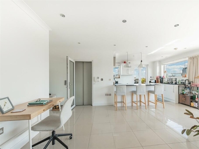 2 bedroom apartment for sale in Orchard Place, Southampton, SO14
