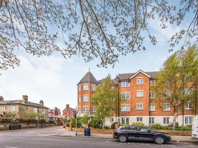 2 bedroom apartment for sale in Queens Crescent, Southsea, Hampshire, PO5