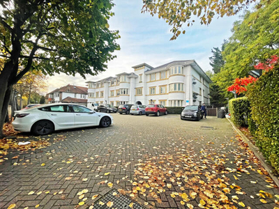2 Bedroom Apartment For Sale In Southall, Greater London