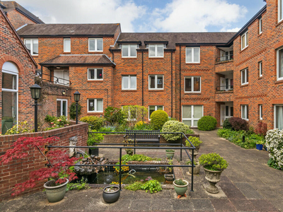 2 bedroom apartment for sale in St. Swithun Street, Winchester, SO23