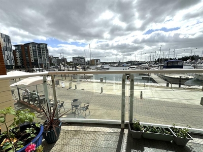 2 bedroom apartment for sale in The Waterfront, Neptune Square, Marina Ipswich, IP4
