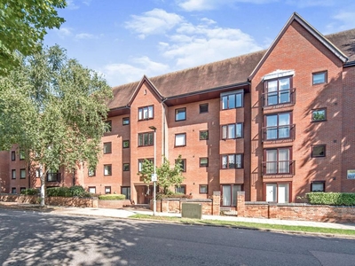 2 bedroom apartment for sale in Warwick Avenue, Bedford, Bedfordshire, MK40