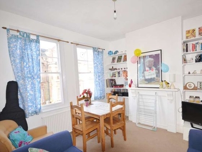 2 bedroom apartment to rent London, SW2 2BT