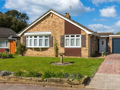 2 bedroom bungalow for sale in Fernhurst Drive, Goring-by-Sea, Worthing, West Sussex, BN12