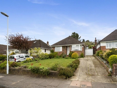 2 bedroom detached bungalow for sale in Hillview Road, Worthing, BN14