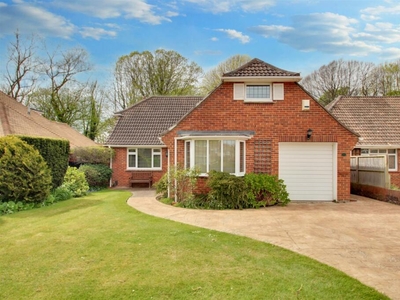 2 bedroom detached bungalow for sale in Parklands Avenue, Goring-By-Sea, Worthing, BN12