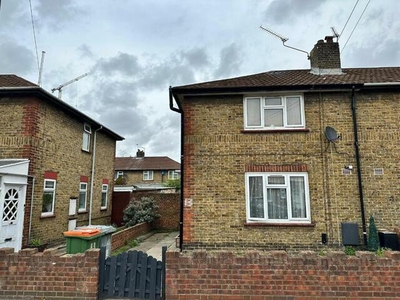 2 Bedroom End Of Terrace House For Sale In Stratford, London