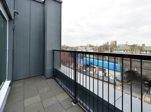 2 bedroom flat for rent in 19 Pearl House, 60 Millennium Place, E2
