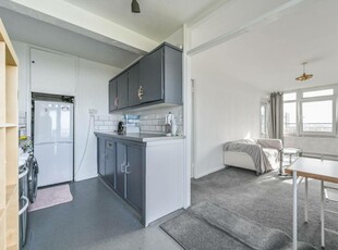 2 bedroom flat for rent in Brandon Estate, Kennington, London, SE17