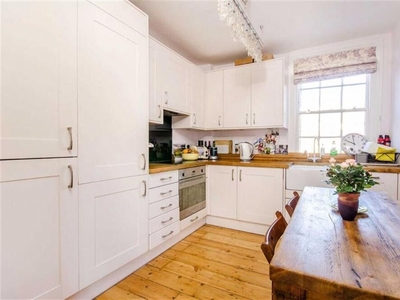 2 bedroom flat for rent in Drummond Street, London, NW1