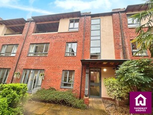 2 bedroom flat for rent in Ellerslie Court, Upper Park Road, Manchester, M14
