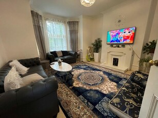 2 bedroom flat for rent in Essendine Road, London, W9
