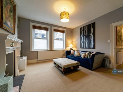2 bedroom flat for rent in Heathfield Square, London, SW18