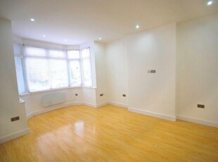 2 bedroom flat for rent in Lonsdale Avenue, Wembley, Middlesex, HA9 7EW, HA9