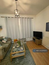 2 bedroom flat for rent in Maple Avenue, Manchester, M21