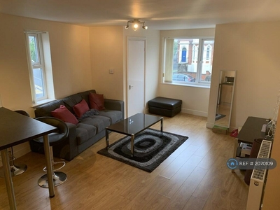 2 bedroom flat for rent in Newland House, Leeds, LS6