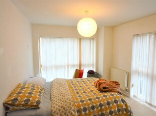 2 bedroom flat for rent in Regent Street, BN1