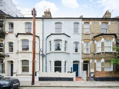 2 bedroom flat for rent in Shorrolds Road, Fulham, London, SW6