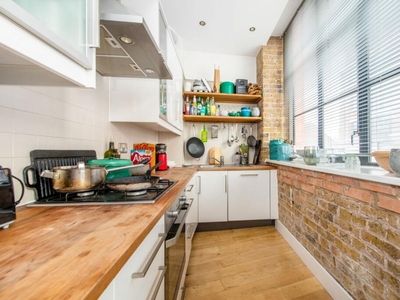 2 bedroom flat for rent in Thrawl Street London E1