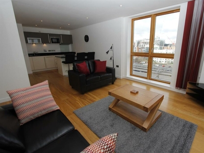2 bedroom flat for rent in Watermans Place, Granary Wharf, LS1
