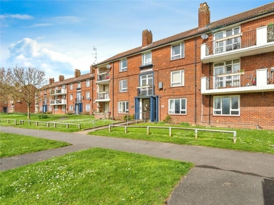 2 bedroom flat for sale in Allaway Avenue, Portsmouth, Hampshire, PO6