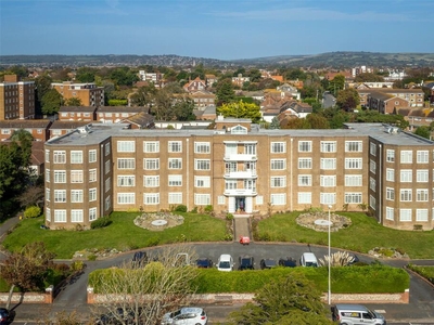 2 bedroom flat for sale in Boundary Road, Worthing, West Sussex, BN11