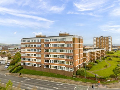 2 bedroom flat for sale in Brighton Road, Lancing, West Sussex, BN15
