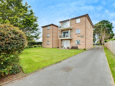 2 bedroom flat for sale in Clifton Road, Bournemouth, BH6