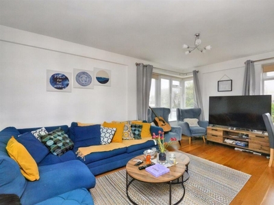 2 bedroom flat for sale in Howard Square, Eastbourne, BN21