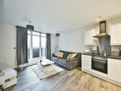 2 bedroom flat for sale in Kingfisher Meadow, Maidstone, Kent, ME16