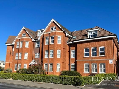 2 Bedroom Flat For Sale In Lower Parkstone, Poole