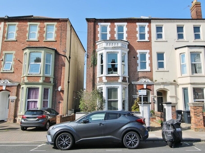 2 bedroom flat for sale in St Andrews Road, Southsea, PO5