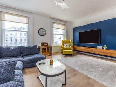 2 bedroom flat for sale in St. Georges Square, London, SW1V