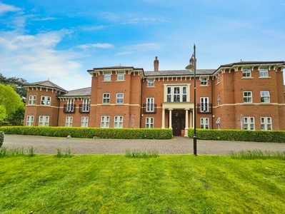 2 bedroom flat for sale in The Beeches, Upton, Chester, Cheshire, CH2