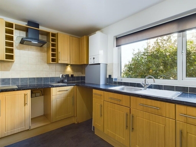 2 bedroom ground floor flat for rent in Bellingham Crescent, Plympton, Plymouth, PL7