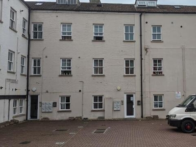2 Bedroom Ground Floor Flat For Rent In Trowbridge, Wiltshire