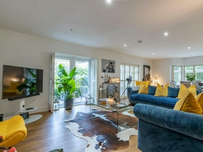 2 bedroom ground floor flat for sale in Roslin Road, Bournemouth, Dorset, BH3