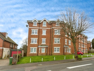 2 bedroom ground floor flat for sale in Upper Avenue, Eastbourne, BN21