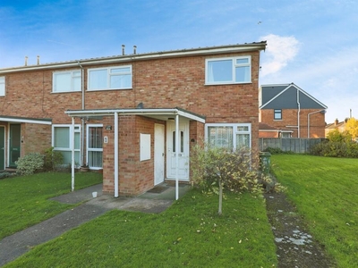 2 bedroom maisonette for sale in Checketts Close, Worcester, WR3