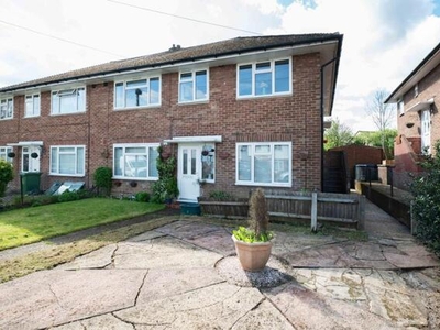 2 Bedroom Maisonette For Sale In Chessington