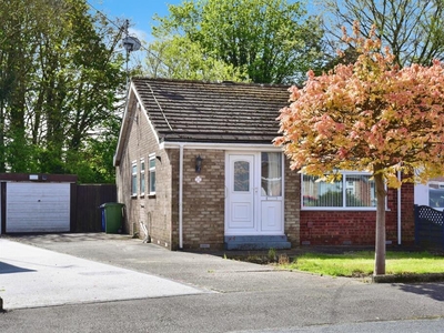 2 bedroom semi-detached bungalow for sale in Fulford Crescent, Willerby, Hull, HU10
