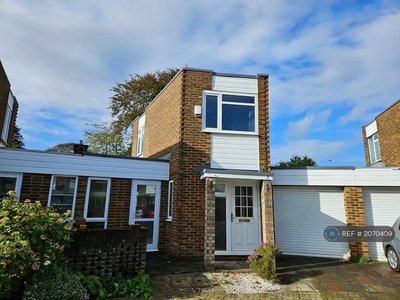 2 bedroom semi-detached house for rent in Ashdown Close, Beckenham, BR3