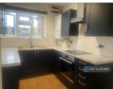 2 Bedroom Semi-detached House For Rent In Slough