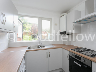 2 bedroom semi-detached house for rent in Thornton Road, Carshalton, SM5