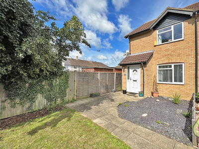 2 bedroom semi-detached house for sale in Dovecote Road, Reading, Berkshire, RG2